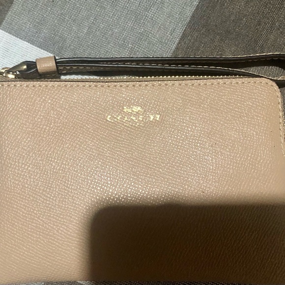 Coach - Picture 3 of 9